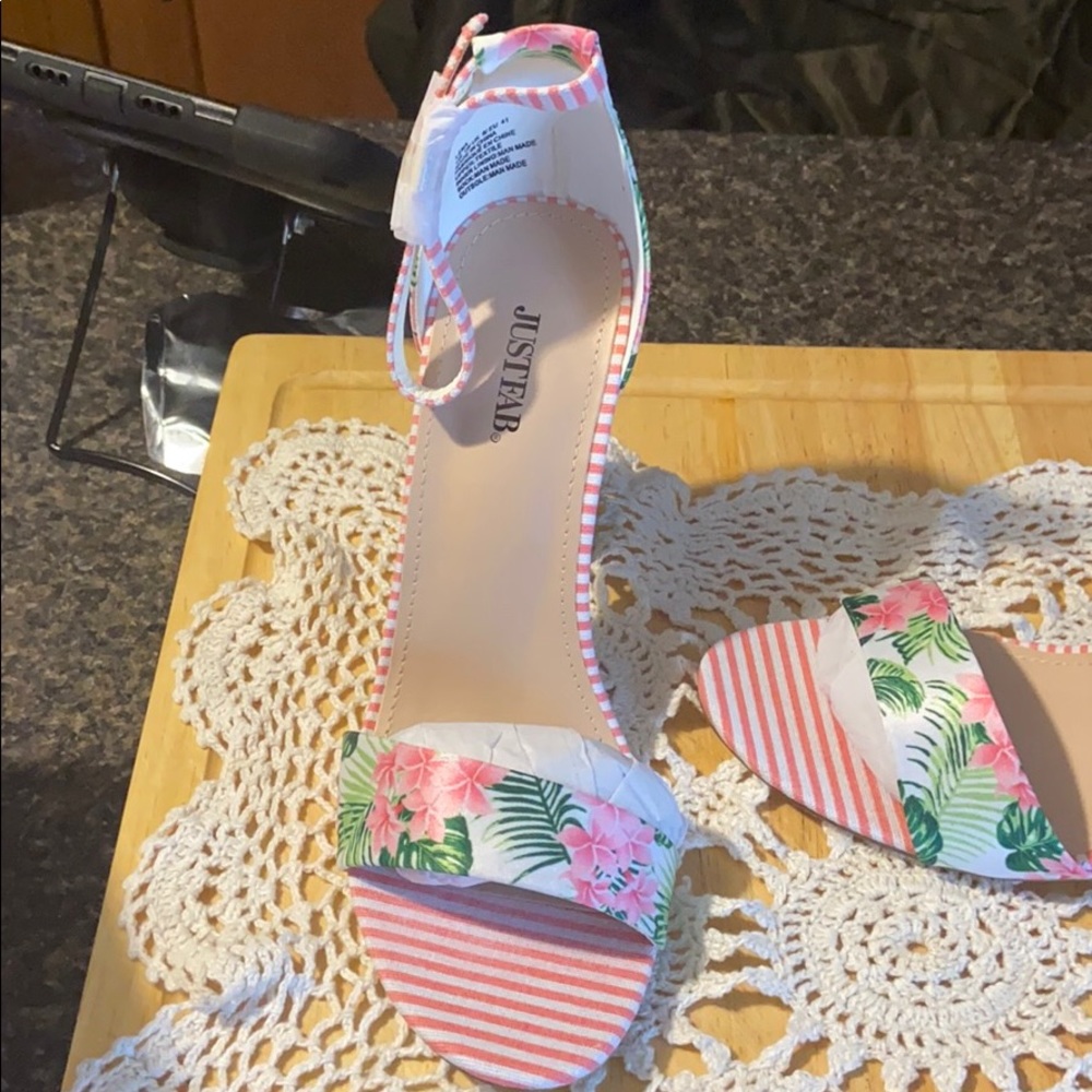 Tropical 👠